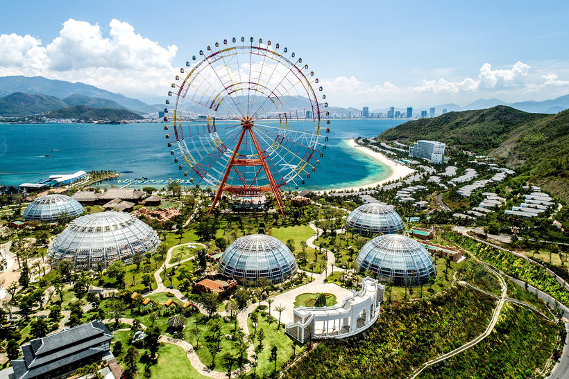 Một góc thành phố Nha Trang nhìn từ khu du lịch Vinpearl. 