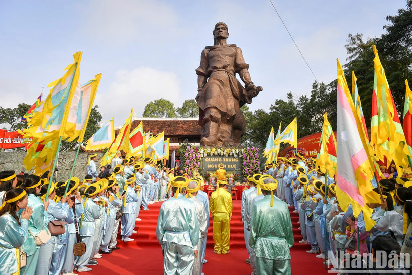 Khai hội Gò Đống Đa. Ảnh: THÀNH ĐẠT