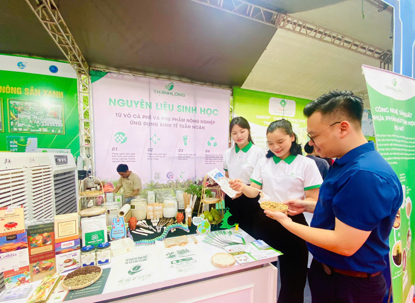 Giới thiệu các sản phẩm bao bì được chế tạo từ vỏ cà-phê và phụ phẩm nông nghiệp.