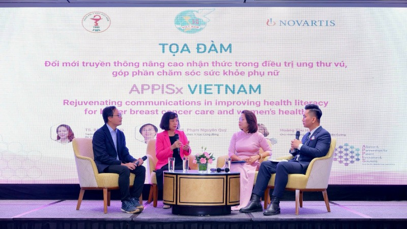 Các diễn giả thảo luận tại phần tọa đàm.