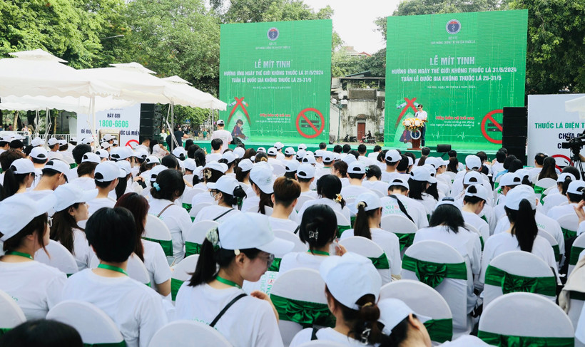 Quang cảnh lễ mít-tinh.