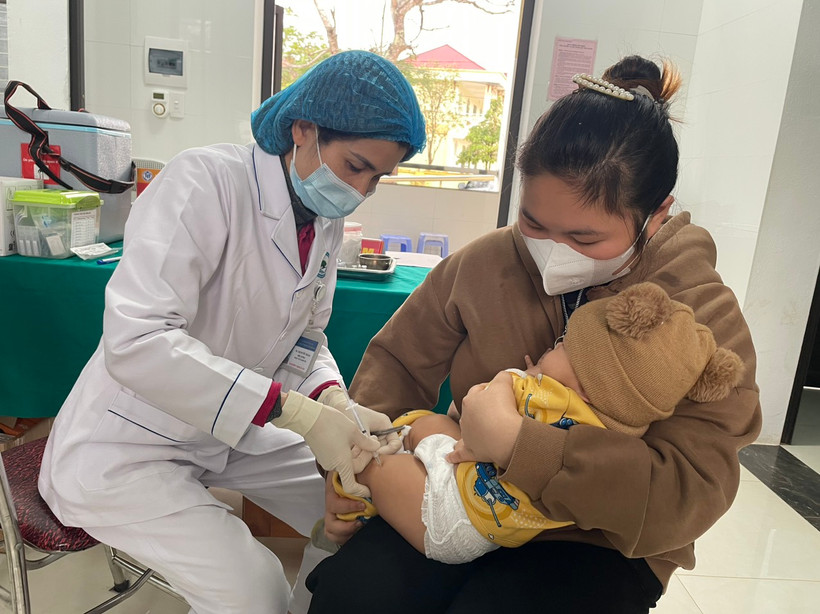Bộ Y tế cấp vaccine 5 trong 1 để các địa phương kịp thời tiêm cho trẻ trong độ tuổi trên địa bàn