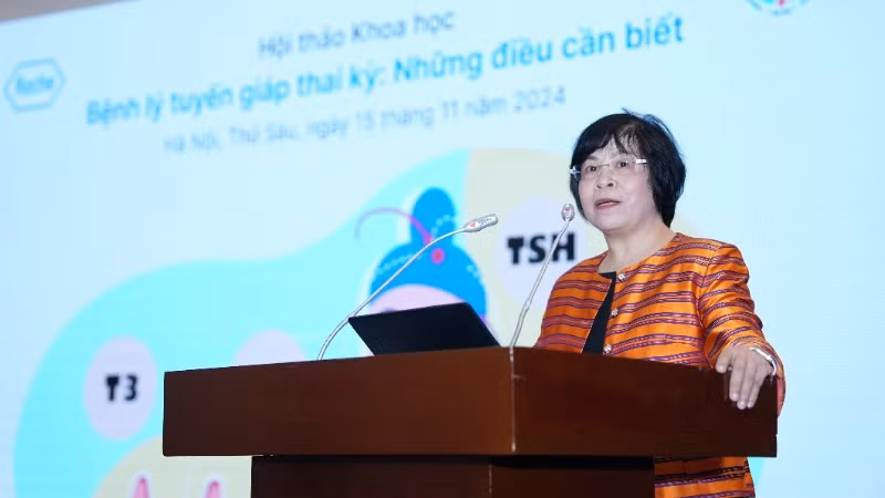 Báo cáo viên trao đổi những nghiên cứu mới về các bệnh nội tiết và rối loạn chuyển hóa tại hội nghị.