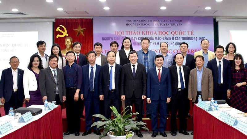 Các đại biểu tham dự Hội thảo.