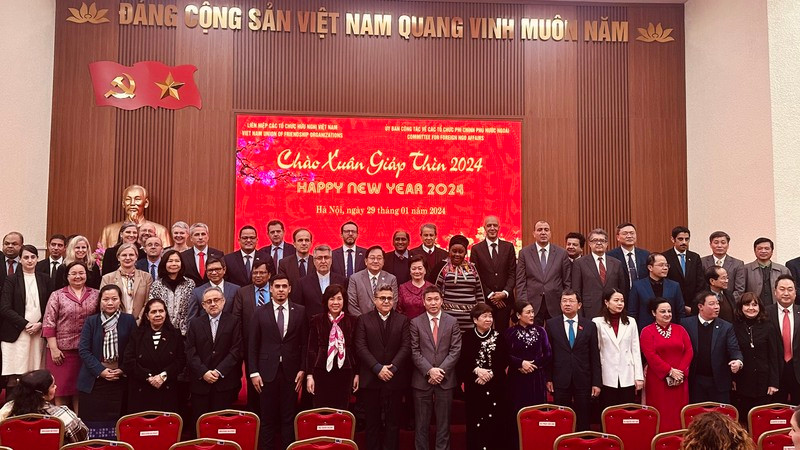 Các đại biểu Việt Nam và quốc tế cùng chụp ảnh kỷ niệm.