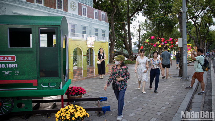 Các không gian trưng bày tại Festival Thu Hà Nội năm 2024 được chuẩn bị kỹ lưỡng, thu hút nhiều người dân check-in. (Ảnh: SƠN TÙNG)