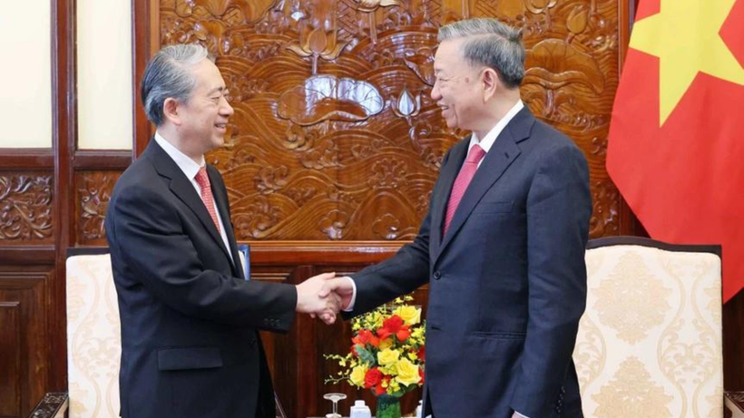 Chủ tịch nước Tô Lâm đã tiếp Đại sứ Trung Quốc tại Việt Nam Hùng Ba tại Phủ Chủ tịch. (Ảnh: TTXVN)