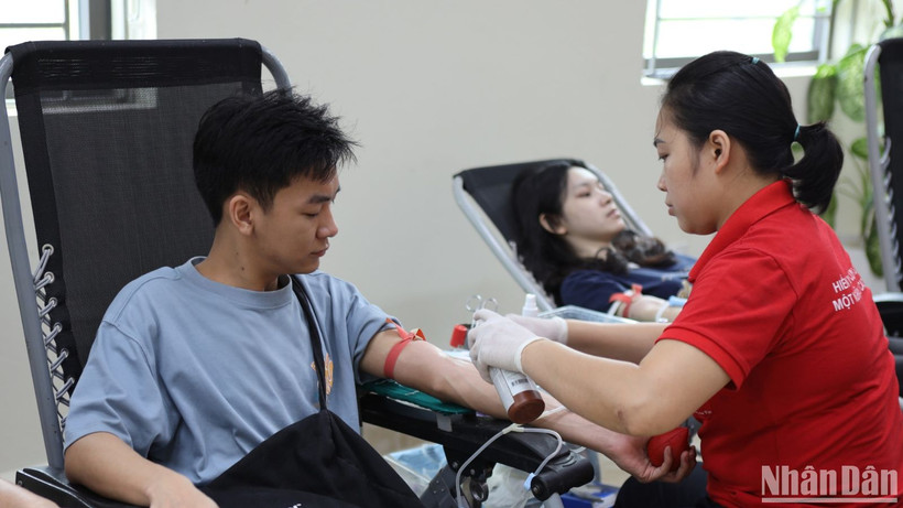 Hiến máu tình nguyện là nghĩa cử cao đẹp, thể hiện tinh thần "tương thân tương ái".