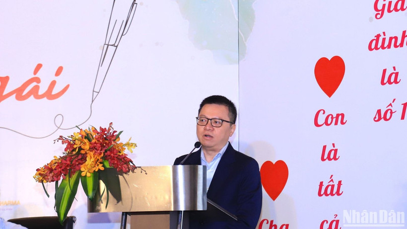 Nhà báo Lê Quốc Minh, Ủy viên Trung ương Đảng, Tổng Biên tập Báo Nhân Dân, Phó Trưởng Ban Tuyên giáo Trung ương, Chủ tịch Hội Nhà báo Việt Nam chia sẻ tại sự kiện.