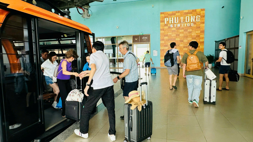 Với việc xác lập hệ thống giao thông xanh trên đảo, Cát Bà kỳ vọng ngày càng thu hút nhiều lượng khách cao cấp, khách quốc tế lưu trú dài hạn đến địa phương.