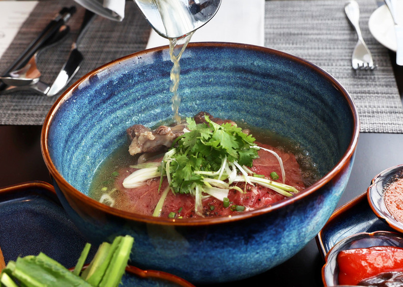 Năm 2024, phở Sài Gòn được Time Out gợi ý là món ăn mà du khách nhất định phải thử khi đến Thành phố Hồ Chí Minh. (Ảnh: TTXVN)