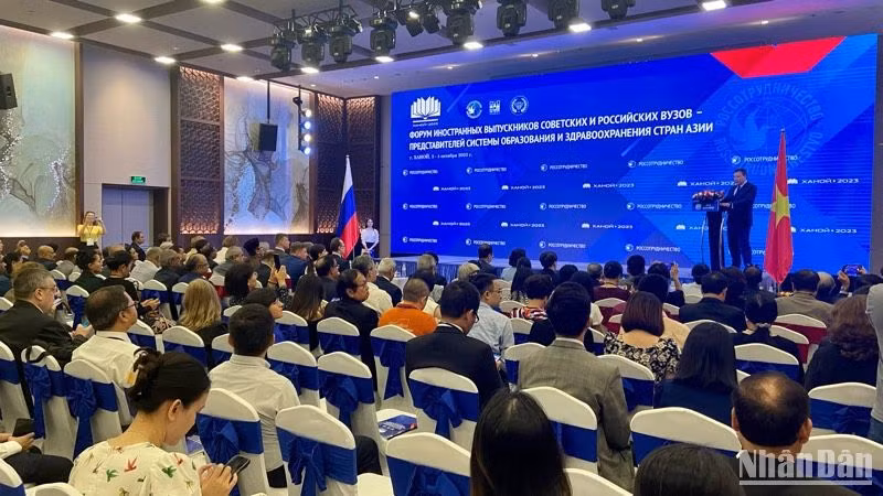 Diễn đàn có sự góp mặt của đại diện các Hội cựu học viên Nga tại châu Á.