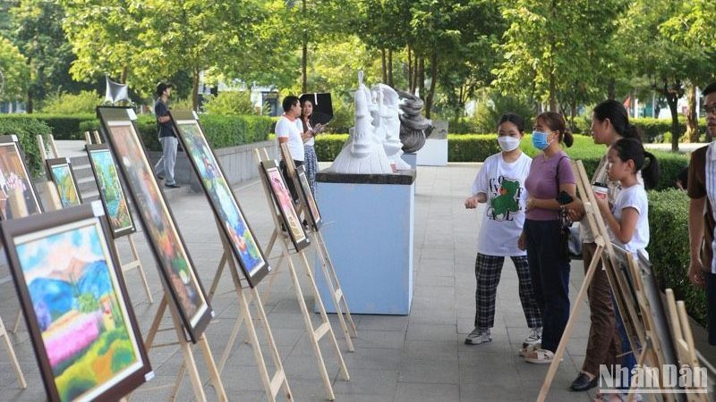 Không gian triển lãm "Sắc màu".