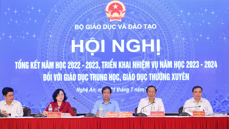 Lãnh đạo Bộ Giáo dục và Đào tạo cùng các đơn vị chức năng chủ trì hội nghị.