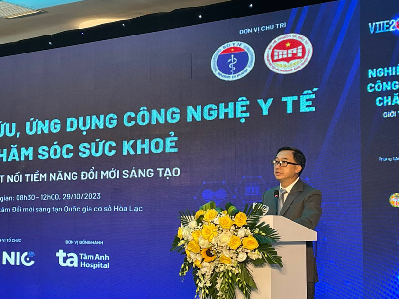 Thứ trưởng Y tế Trần Văn Thuấn phát biểu tại diễn đàn.