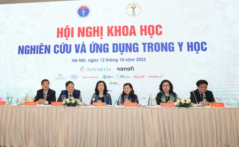 Đoàn chủ tọa Hội nghị.