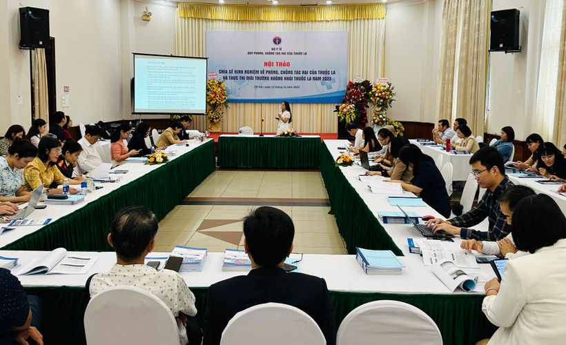 Các đại biểu tham gia hội thảo chia sẻ kinh nghiệm về phòng, chống tác hại của thuốc lá.