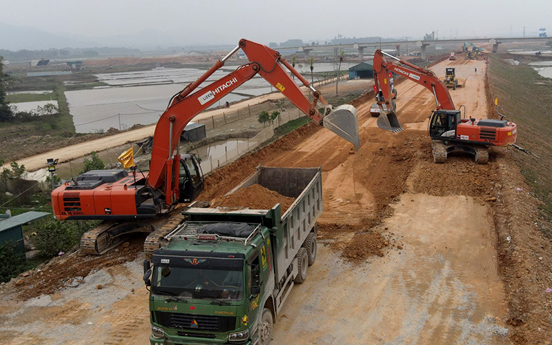Thi công tuyến đường bộ cao tốc bắc-nam đoạn Nghi Sơn-quốc lộ 45.