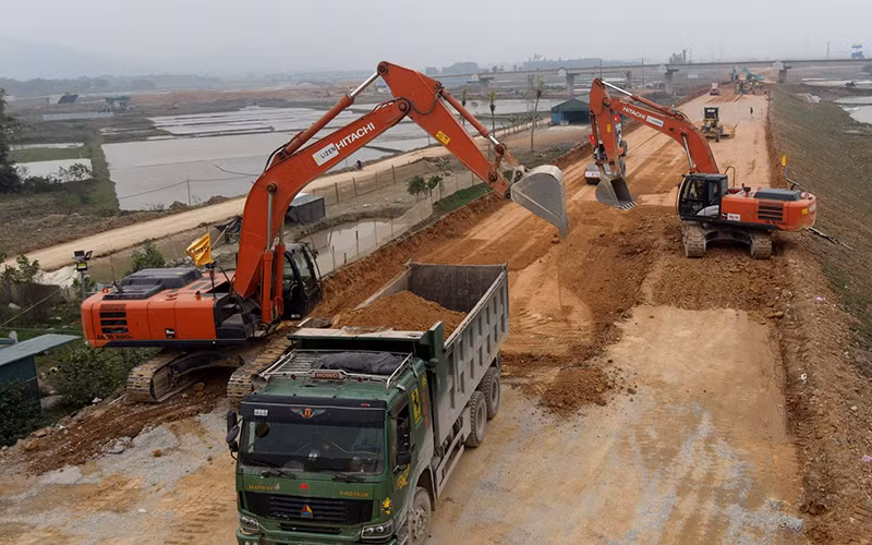 Thi công tuyến đường bộ cao tốc bắc-nam đoạn Nghi Sơn-quốc lộ 45.