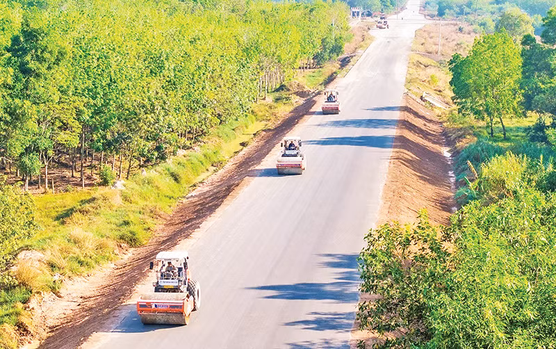 Công ty cổ phần Tập đoàn Đèo Cả đẩy nhanh tiến độ thi công gói thầu XL1, đoạn qua tỉnh Bình Dương thuộc Dự án đầu tư xây dựng đường Hồ Chí Minh đoạn Chơn Thành-Đức Hòa.