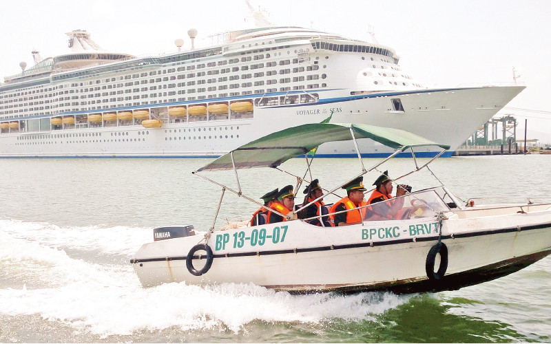 Bộ đội Biên phòng tỉnh tuần tra bảo đảm an ninh khu vực cửa khẩu cảng biển.