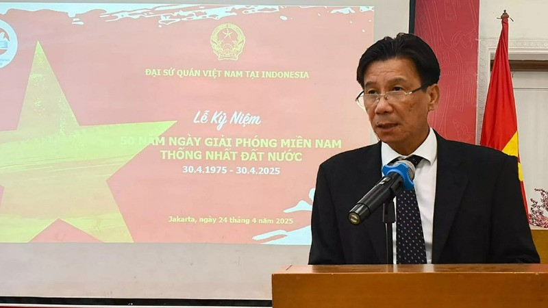 Đại sứ Việt Nam tại Indonesia Tạ Văn Thông phát biểu tại buổi lễ. (Ảnh: Đại sứ quán Việt Nam tại Indonesia)