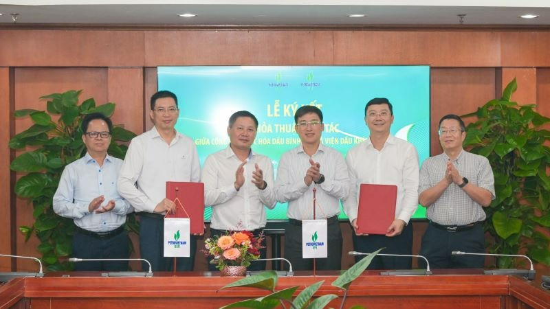 BSR và VPI ký thỏa thuận hợp tác trong lĩnh vực khoa học công nghệ, đổi mới sáng tạo và chuyển đổi số. (Ảnh: MINH ĐỨC)