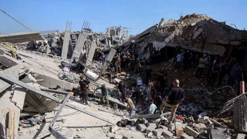 Hiện trường đổ nát sau khi Israel không kích trại tị nạn Jabalia ở phía Bắc Dải Gaza ngày 16/5/2025. (Ảnh: THX/TTXVN)