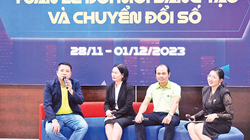 Các diễn giả chia sẻ về việc thay đổi thói quen của người trẻ tại tọa đàm “Thực phẩm bền vững - Food for all, all for food”.