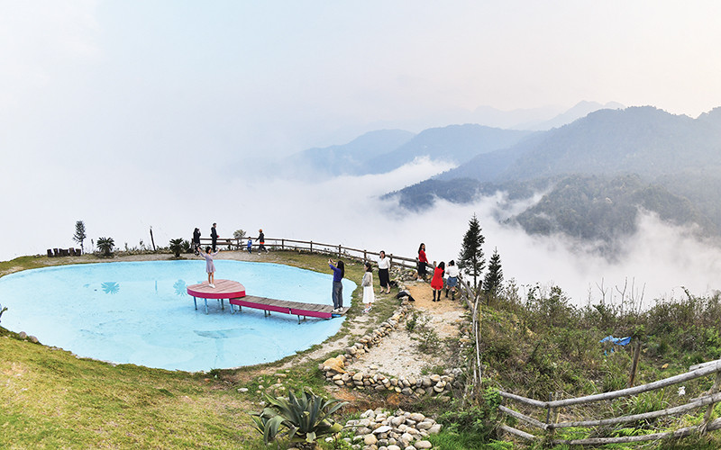 Điểm “săn” mây trên đỉnh đèo Ô Quy Hồ