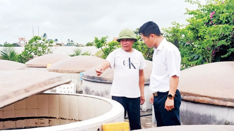 Nghề làm nước mắm ở xã Nam Cường, huyện Tiền Hải, tỉnh Thái Bình.