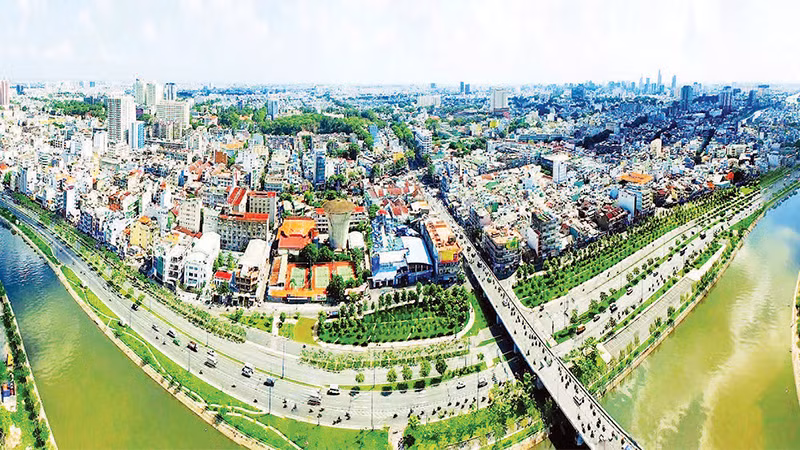 Chợ Lớn hôm nay có vị trí thông thương thủy bộ rất quan trọng với Đông Nam Bộ, Đồng bằng sông Cửu Long. (Ảnh HOÀNG VIỆT TRUNG)