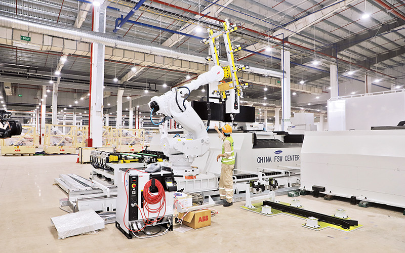 Sau khi hoàn thành việc xây dựng, lắp đặt, dự kiến cuối tháng 7/2023, Nhà máy sản xuất pin VinES sẽ đi vào sản xuất.