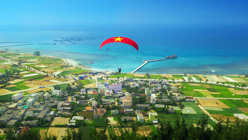 Sau 10 năm có điện lưới quốc gia, kinh tế-xã hội của huyện đảo Lý Sơn đã phát triển vượt bậc. (Ảnh BÙI THANH TRUNG)