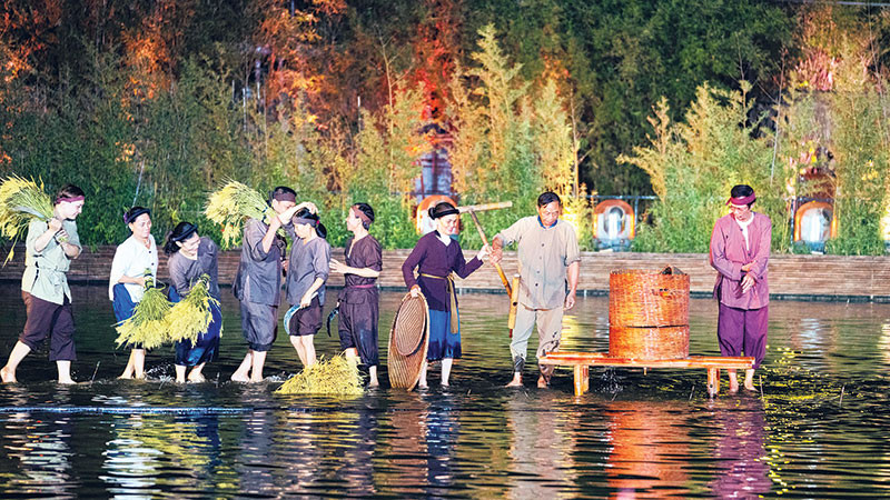 Hà Nội cần có cơ chế đặc thù để thúc đẩy công nghiệp văn hóa. Trong ảnh: Vở diễn thực cảnh Tinh hoa Bắc Bộ.