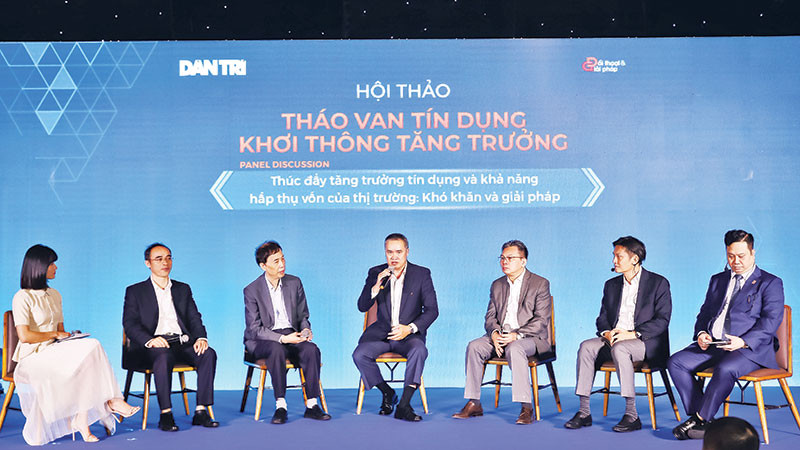 Quang cảnh hội thảo “Tháo van tín dụng-Khơi thông tăng trưởng”.