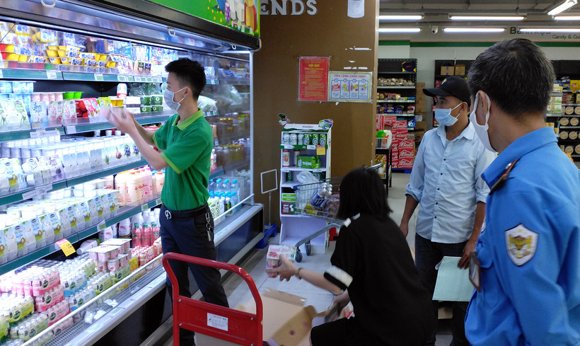 Cần hoàn thiện chính sách quản lý giá để bảo đảm quyền lợi của người tiêu dùng. (Ảnh NGỌC MAI)
