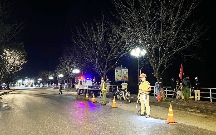 Lực lượng cảnh sát giao thông thành phố Tam Kỳ tăng cường kiểm tra, xử lý lái xe vi phạm nồng độ cồn.