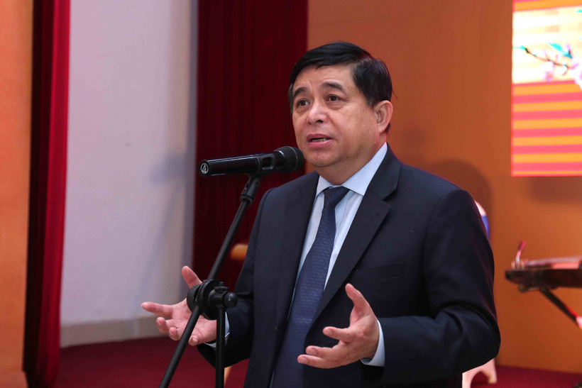 Ủy viên Trung ương Ðảng, Bộ trưởng Kế hoạch và Ðầu tư Nguyễn Chí Dũng. 