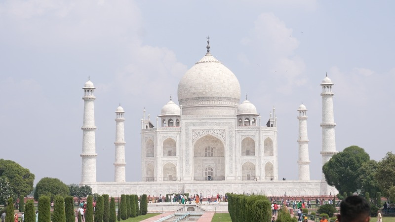 Đền thờ Taj Mahal được xây dựng vào thế kỷ 17 bởi Hoàng đế Mughal Shah Jahan.