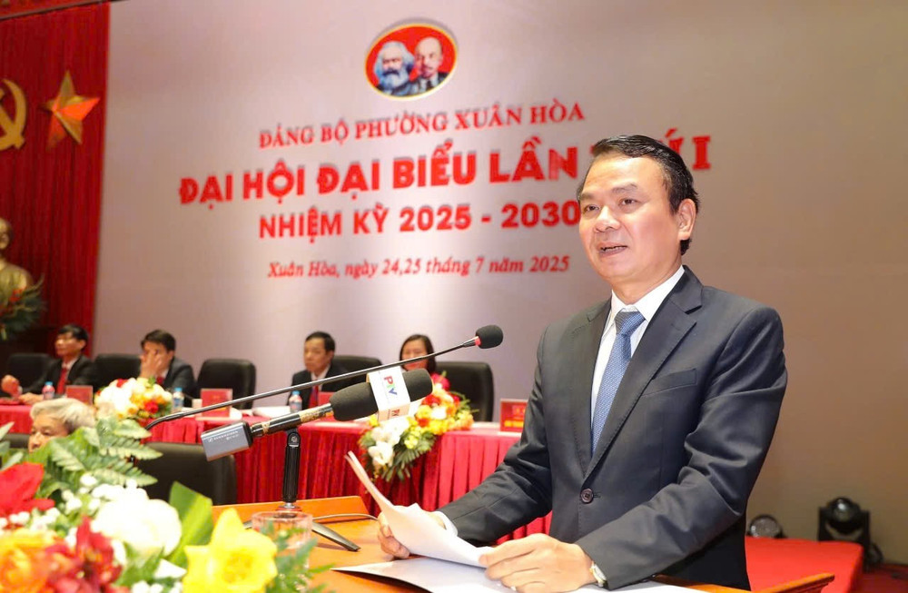 Bí thư Tỉnh ủy Đặng Xuân Phong phát biểu chỉ đạo tại Đại hội Đảng bộ phường Xuân Hòa. z6863698824941-f2aab40db9b50b92299790a79c016561.jpg