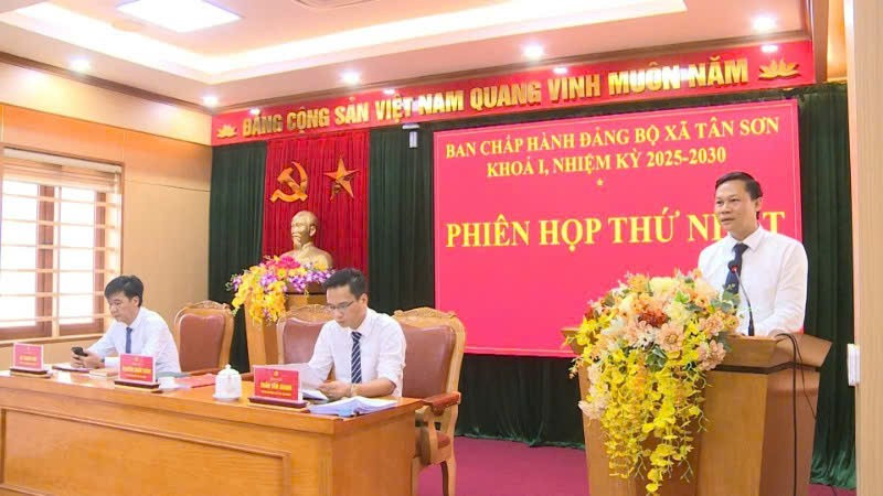 Đảng bộ xã Tân Sơn triển khai các nhiệm vụ chính trị quan trọng, gồm công tác chuẩn bị cho Đại hội Đảng bộ xã. z6814454615097-014d3ae989c1efd6289d057146b60326.jpg
