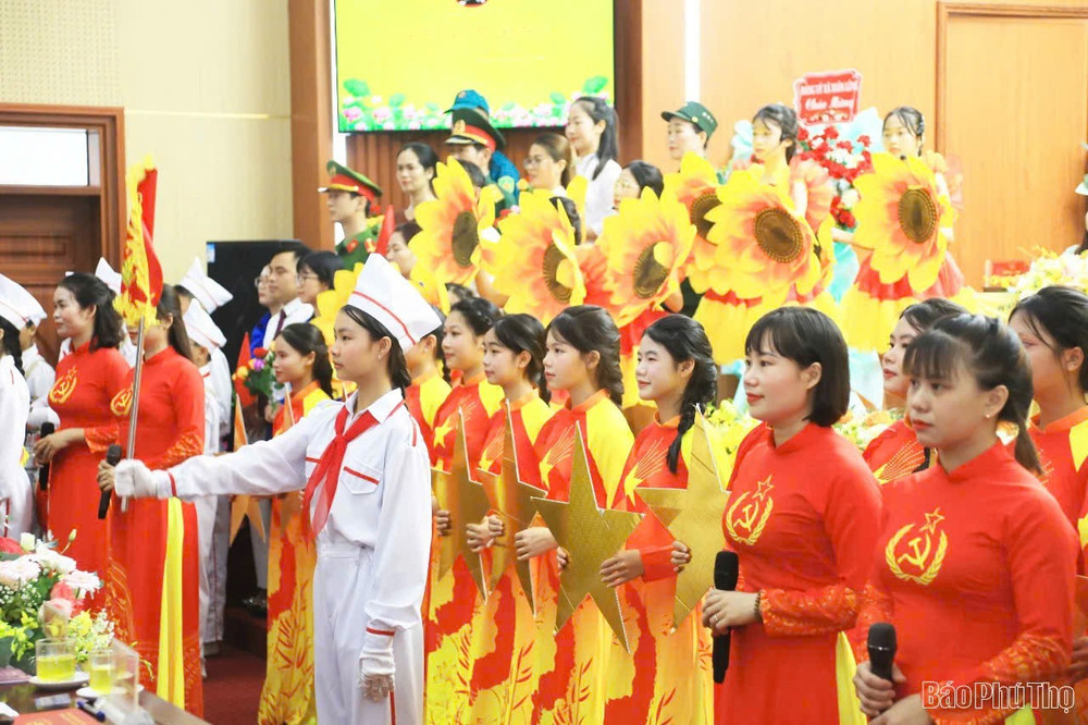Chương trình văn nghệ chào mừng Đại hội Đảng bộ xã Lâm Thao. z6830257330535-da41c5e1461410130ffe1da6a7de6577.jpg