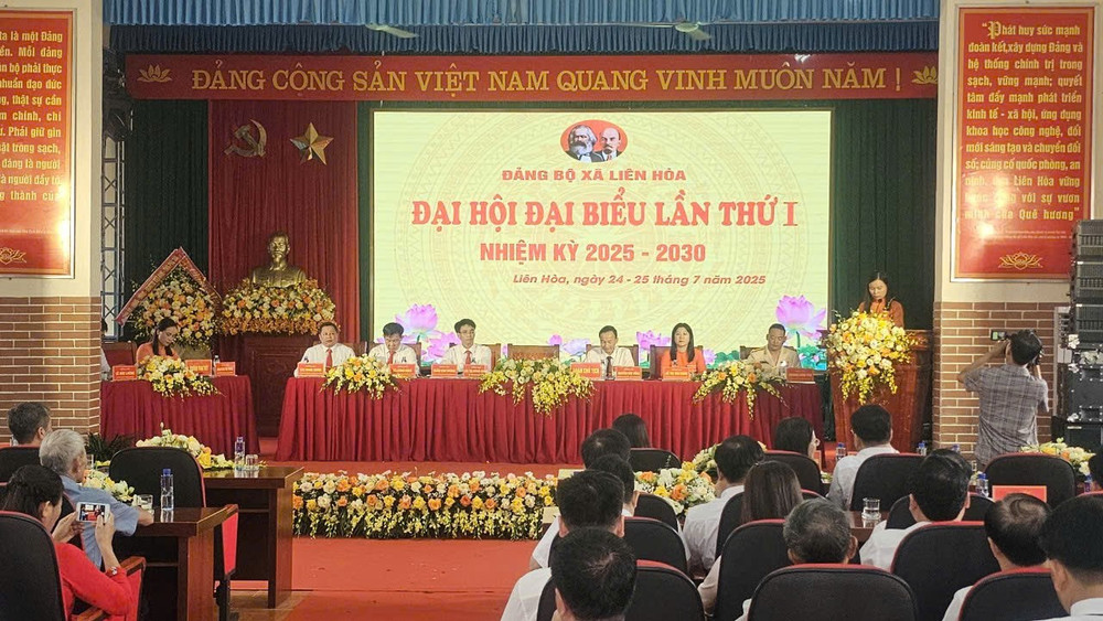 Phiên chính thức Đại hội Đảng bộ xã Liên Hòa. z6843445951375-744143255e6686945ffa95bf54d988c3.jpg