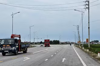 Phương tiện cơ giới lưu thông trên hạ tầng đường bộ ở Thanh Hóa.