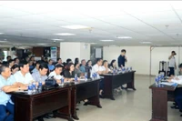 Quang cảnh buổi làm việc của Ban Đô thị (Hội đồng nhân dân thành phố Hà Nội) với các bên liên quan tại chung cư SDU.