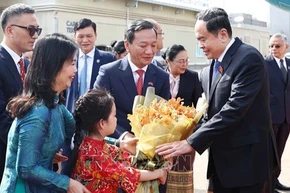 Lễ đón Chủ tịch Quốc hội Trần Thanh Mẫn tại Sân bay quốc tế Wattay, Thủ đô Vientiane. (Ảnh: Thống Nhất/TTXVN)