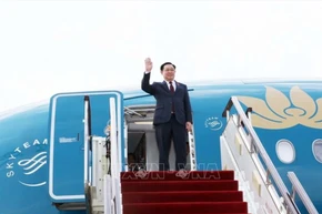 Chủ tịch Quốc hội Vương Đình Huệ đến Sân bay quốc tế Trường Thủy Côn Minh. (Ảnh: TTXVN)