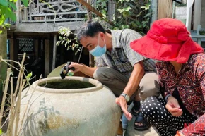 Kiểm tra, xử lý các ổ bọ gậy ngăn ngừa bùng phát dịch sốt xuất huyết.