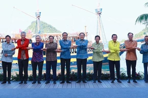 Các nhà Lãnh đạo ASEAN chụp ảnh lưu niệm tại Hội nghị cấp cao ASEAN lần thứ 42. (Ảnh: Dương Giang)